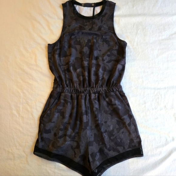 Zella Getaway Blouson Romper XS Grey Depths Say My Name Camo - Picture 2 of 9